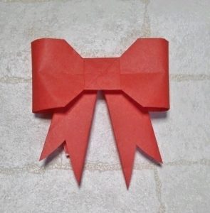 クリスマスの折り紙 簡単 リボン 可愛い立体と平面の折り方７選