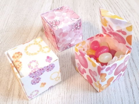 【折り紙】正方形の箱 かわいいふた付きの簡単な作り方（折り紙１枚で作る小さい箱）